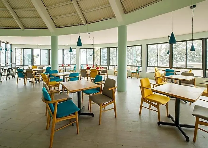 Lazi - Mom Da Chim Khách sạn 4*