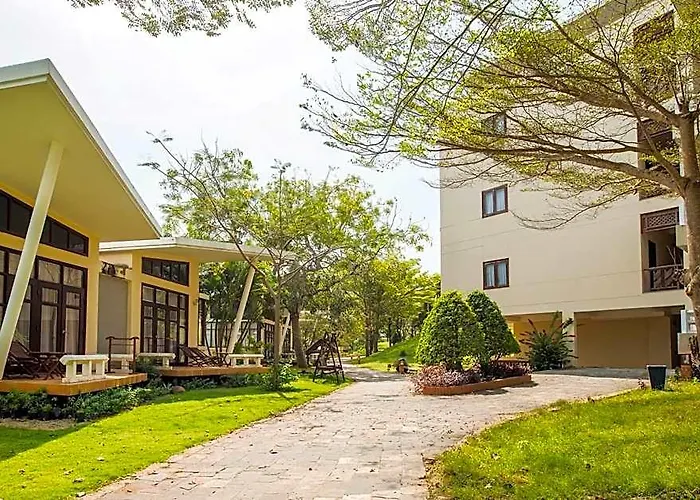 Lazi - Mom Da Chim Khách sạn 4*