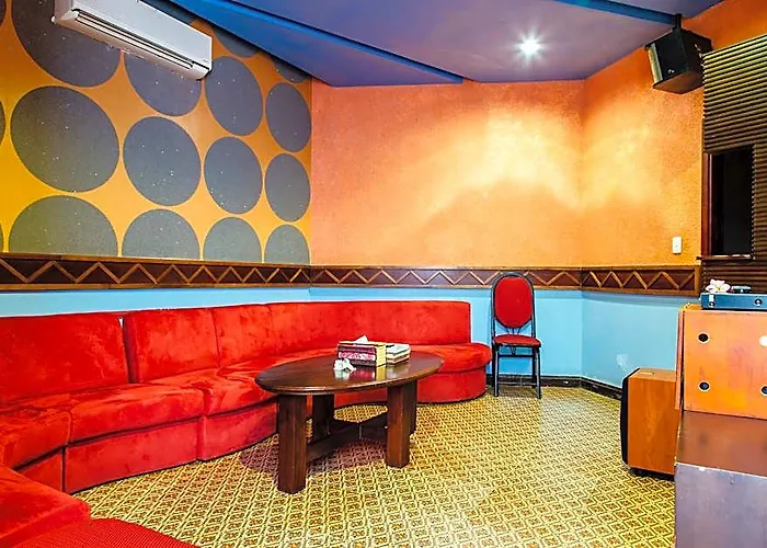 Hotel Lazi - Mom Da Chim 4*